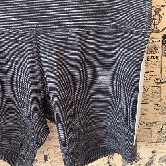 NWT lululemon align short space dark carbon grey - Picture 3 of 10